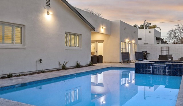 Just Listed! Modern Classy 4 Bdrm Heart of OldTown
