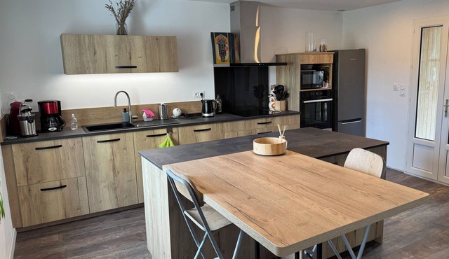 Just minutes from everything! Family townhouse close to all amenities