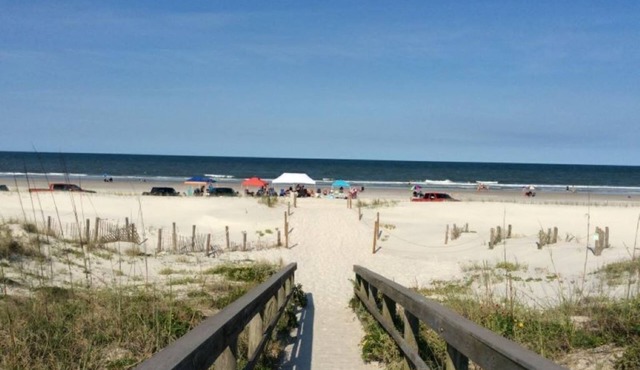 JUST PUT BACK ON ,RENOVATED 3rd fl condo @ OVC beachfront complex. PRIVATE QUIET