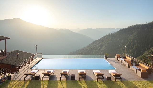 Justa Cliffend Resort & Spa, Mashobra
