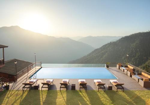 juSTa Cliffend Resort & Spa, Mashobra
