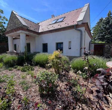 Kő-Villa