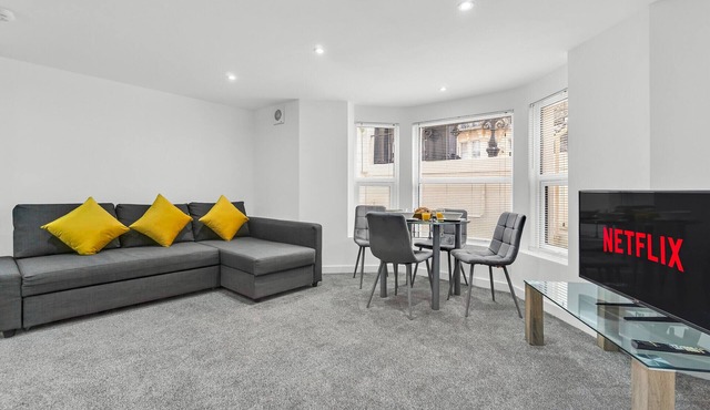 K-Suites - Modern Seaside Apartment in Weston-super-Mare – Steps away from Beach & Attractions