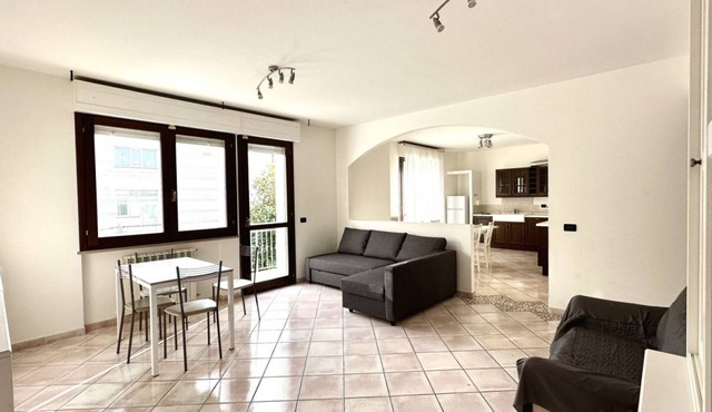 K03 - Castelfidardo, large four-room apartment convenient to services