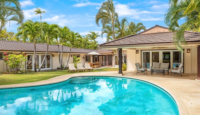 Kahala Breeze: Modern Tropical Home w/Pool, Private Yard, & A/C. Kahala Breeze