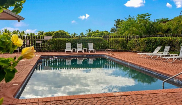 Kahaluu Bay Villas Condo Across from Premier Snorkel Beach