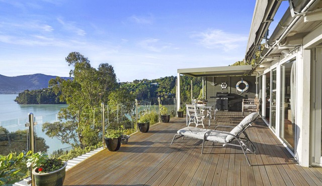 Kaioruru View - Diamond Harbour Holiday Home