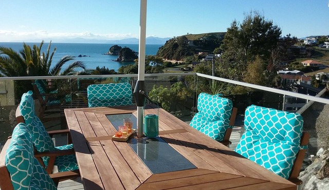Kaiteriteri Beach Holiday Home, Elevated Sea Views and Mountain Biking Trails