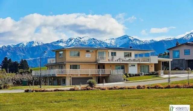 Kakatu Retreat - 11 Bedrooms, Kakatu Retreat | 11 Bedrooms | 8 Bathrooms | Amazing Views