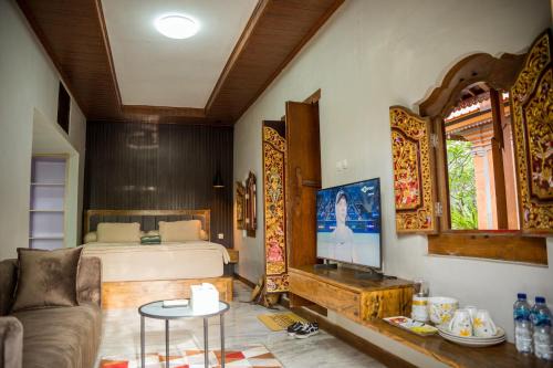 Kamar Daje by Arnadi