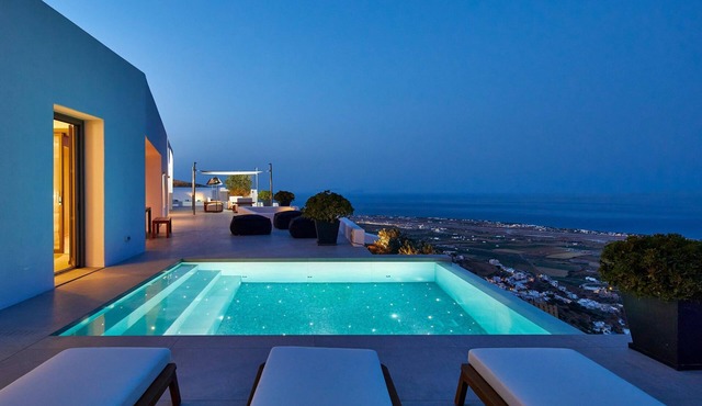 Kamini White I Villa