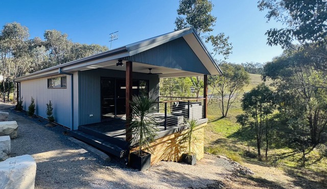 Kangaroo Gully is a two bedroom house nestled in the eucalyptus trees.