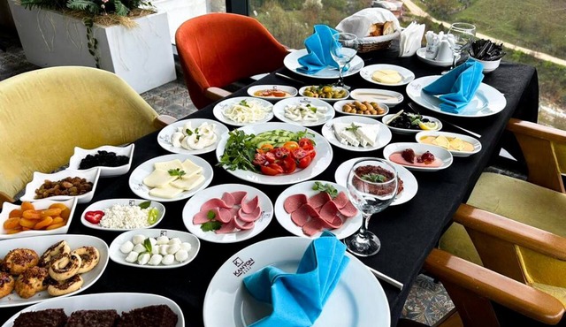 Kanyonvadi Hotel