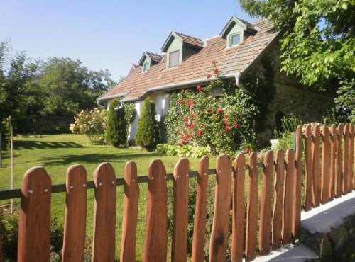 Kapolcs Cottage