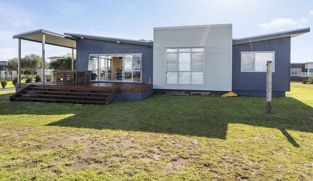 Karikari Beach House - Rangiputa Holiday Home