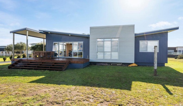 Karikari Beach House - Rangiputa Holiday Home