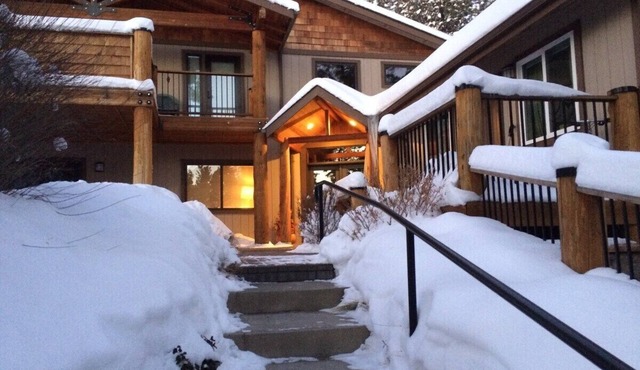 Kathy's Westside Apartment near Mt. Bachelor