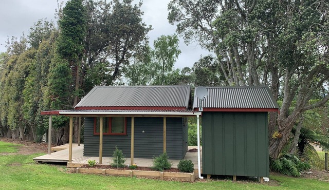 Katikati Fully Self-Contained cabin on an avocado orchard