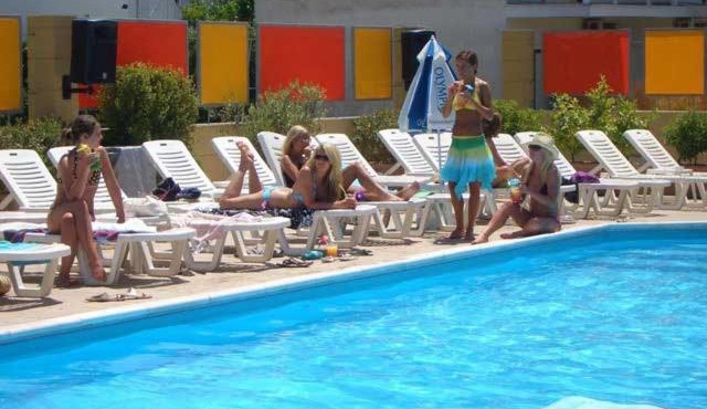 Kavos Central