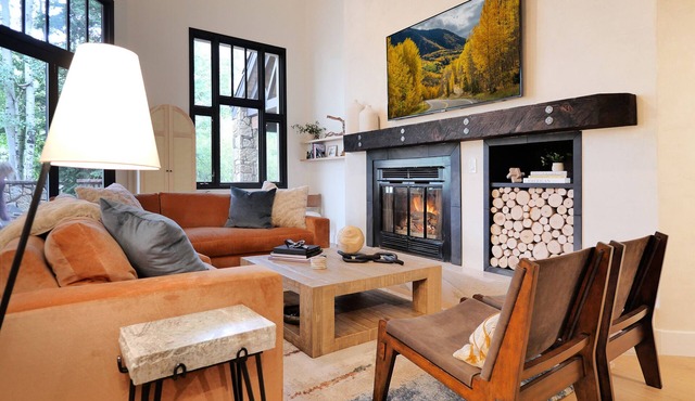 KAYENTA LODGE- Slopeside Condo in the Center of Mountain Village