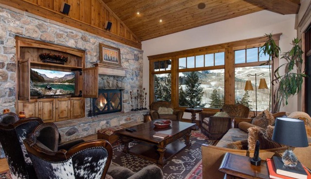 KBM Resorts The Lookout Pool Table Wood Burning Fireplace 2 Family Rooms Views Winter Shuttle to Silver Lake PLO-6599