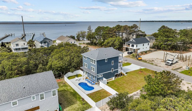 KDN0115: The Blue Marlin, 4BR home near beach with pool, decks
