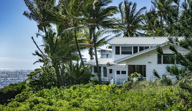 Kehena Beach Oceanfront Retreat - Incredible Views of Ocean w/Heated Swimspa