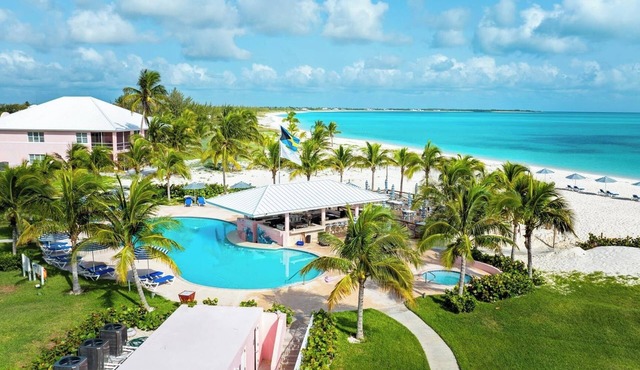 Kellie’s Cool Condo - Sleeps 8 guests on the Beach