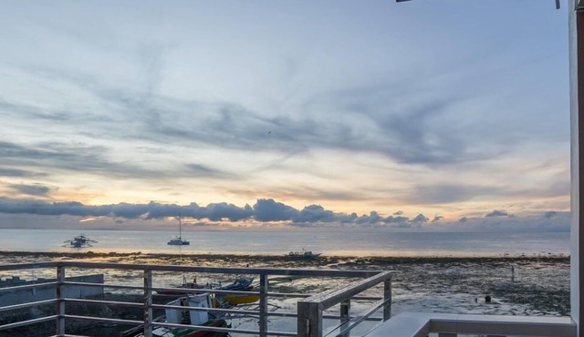 Kellocks seaview apartelle