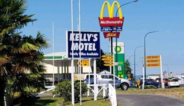 Kelly's Riverside Motel
