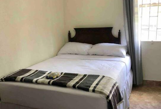 Kelly's Studio Apartment - Rental near Airport, Amenities and Bus Route