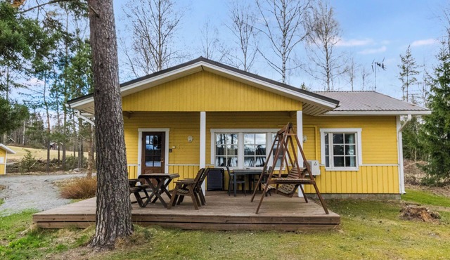 Keltalilja by Interhome