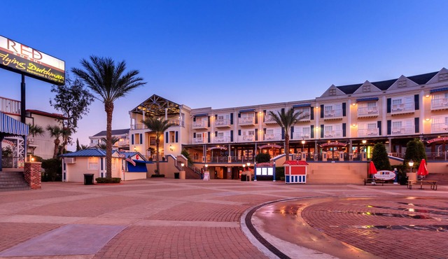 Kemah Boardwalk Inn