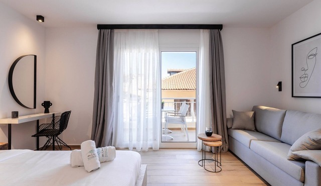 Kentro Luxury Suites