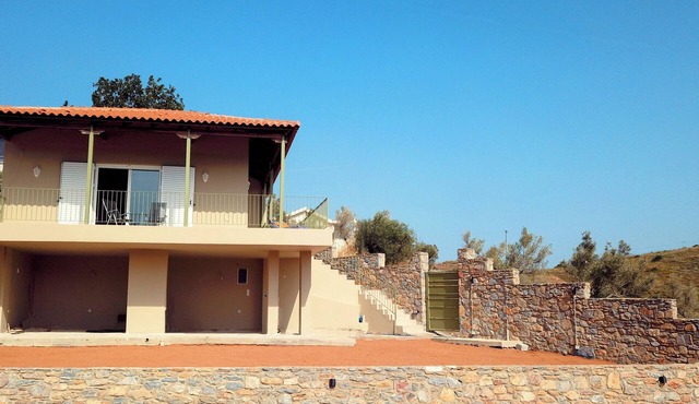 Keratea Hillside House/couple and family-friendly country house close to Sounio