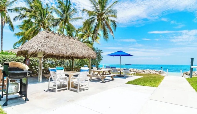 Key Colony Beach Getaway ~ Private Sandy Beach ~ Heated Pool ~ 2BR~1st FL