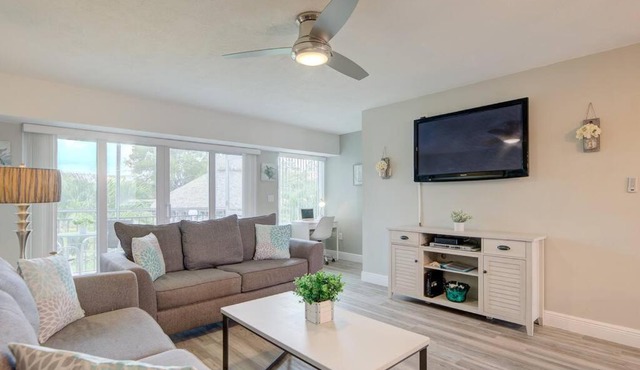 Key Largo 3bed 3bath ocean side,heated pools, bbq areas free Golf cart, bikes,canoes