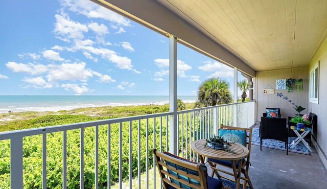 Key West Style: 2B/2B Direct Beach Front Condo with Awesome Ocean views