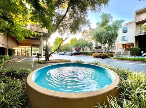 KeyLuxe, Luxury Apartment with Jacuzzi, Pool, Gym, Tennis in Walnut Creek