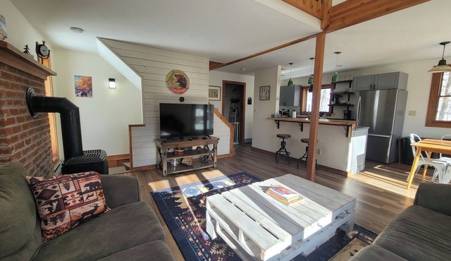 Kick Back and Relax in this Cozy Single-Family Home with a View in Waterville Estates! (RR194E)