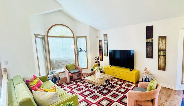 Kid's Paradise*Kingbed*Near WEM*Fireplace*4BR Home
