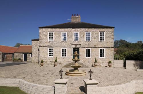 Killerby Old Hall with Hot Tub and Swimming Pool
