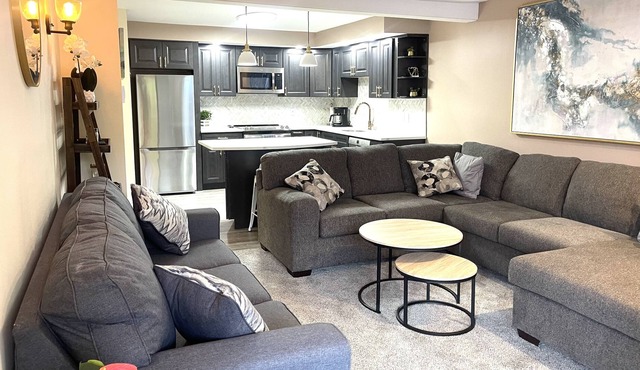 Killington Vermont Modern luxury 2 bedroom Condo with Cozy fireplace