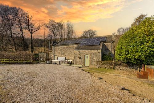 Kilnsey Wellbeing Barn With Hot Tub, Cold Plunge, Pet Friendly