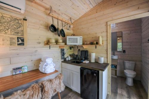 Kimble - Riverfront, Hiking, Fishing, 20 min to Smoky Mountains!