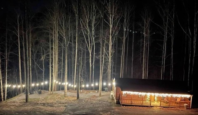 KING BED Cozy Cabin on the Hatfield McCoy trails
