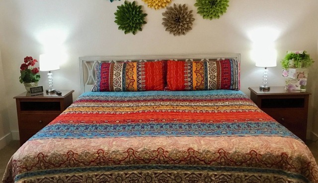 King Bed Entire Suite No Cleaning Fee Private Entrance