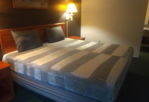 King Bed Hotel Studio 104