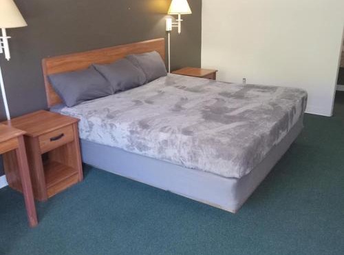 King Bed Hotel Studio 139