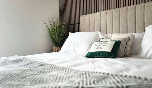 King Bed | Jacuzzi | Fast Wi-Fi